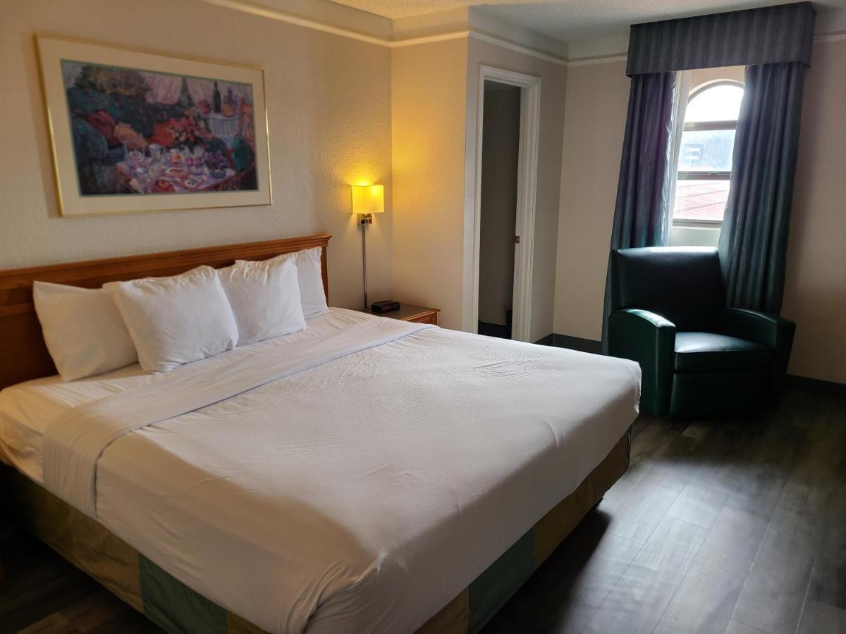 La Quinta Inn By Wyndham Фармингтън Екстериор снимка